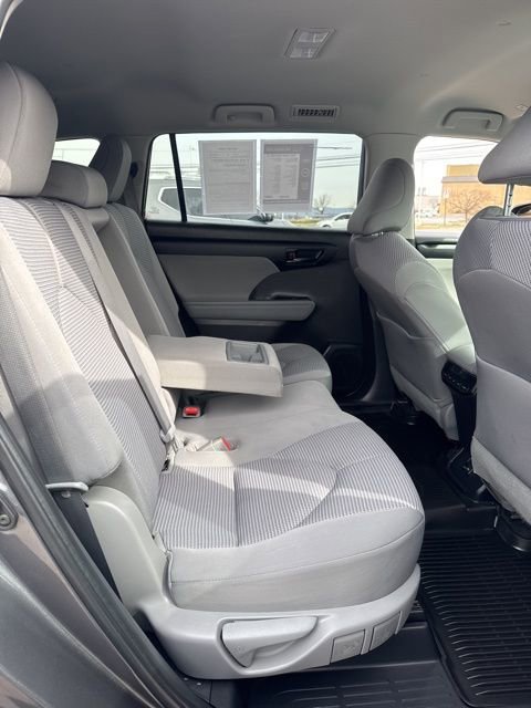 Used 2023 Toyota Highlander LE image 18