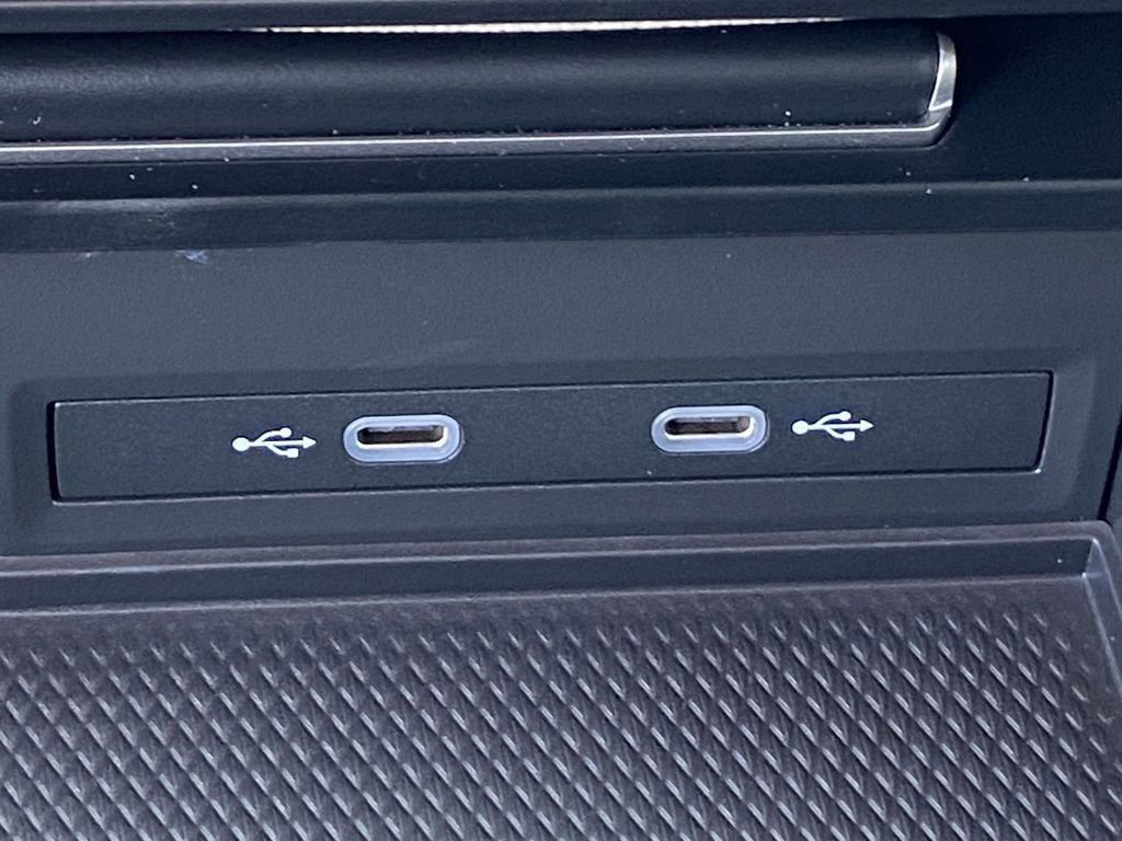 Used 2025 Volkswagen Atlas SE image 32