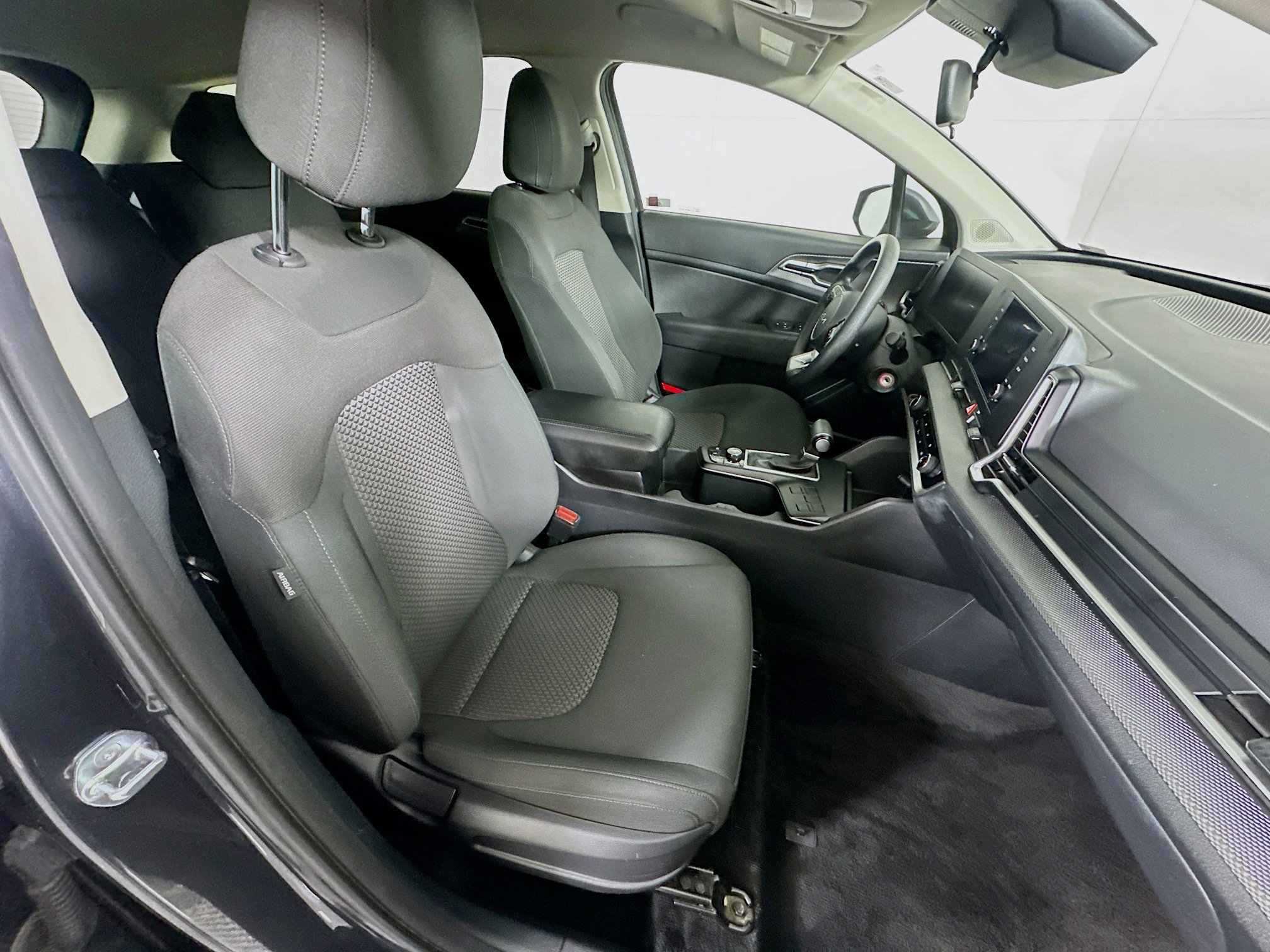 Used 2023 Kia Sportage LX image 29