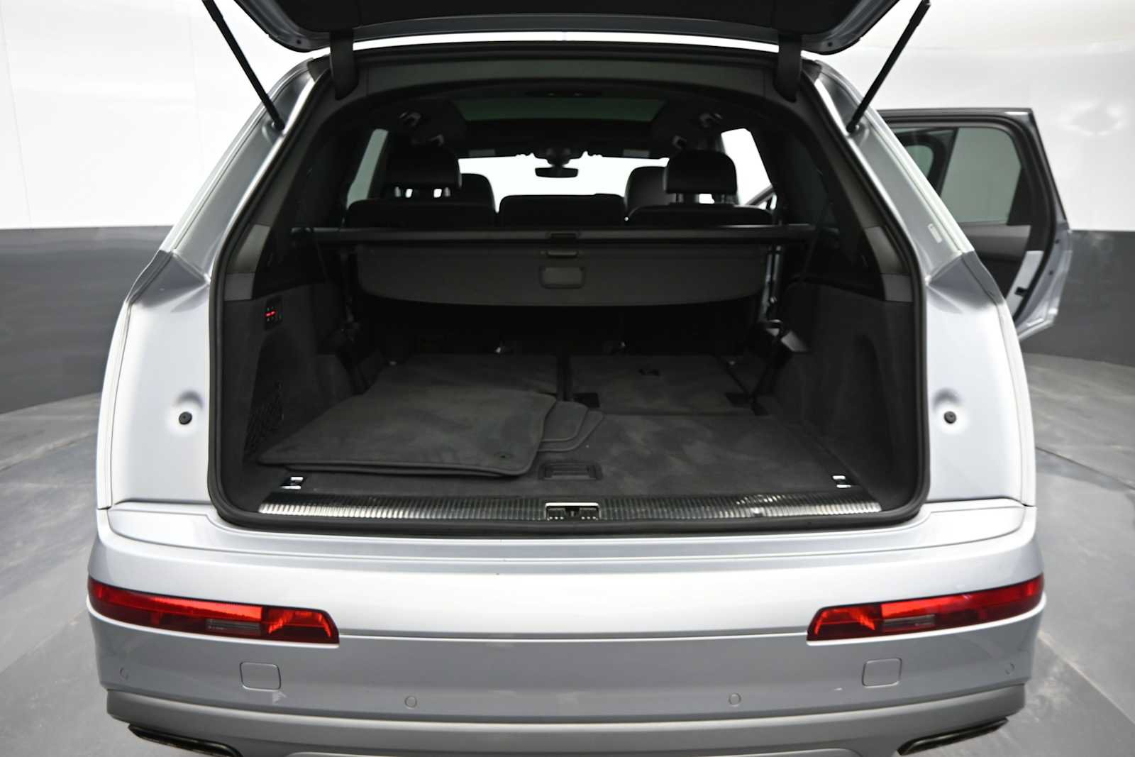 Used 2019 Audi Q7 3.0T Premium Plus w/ Premium Plus Package AWD/4WD image 17