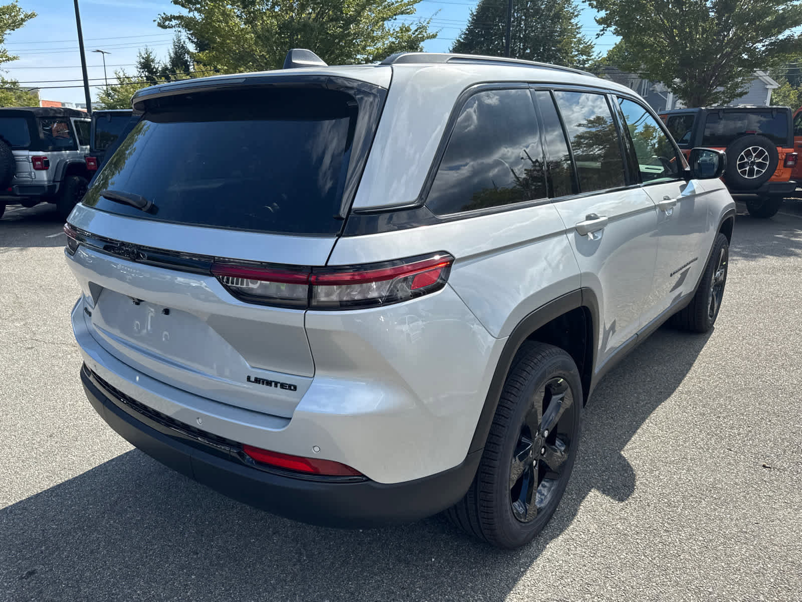 New 2025 Jeep Grand Cherokee Limited w/ Black Appearance Package image 6