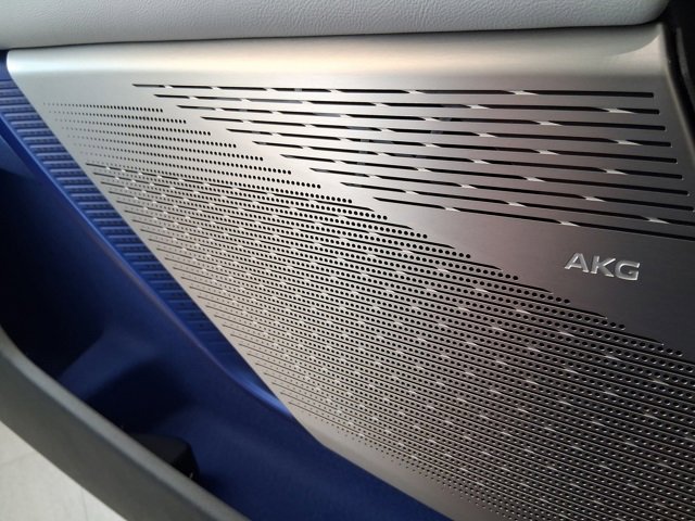 New 2025 Cadillac Optiq Luxury 1 w/ LPO, ONYX Package image 20