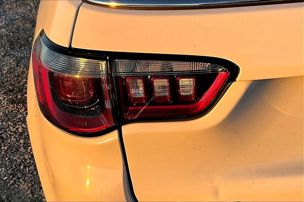 Used 2022 Jeep Compass Latitude image 25