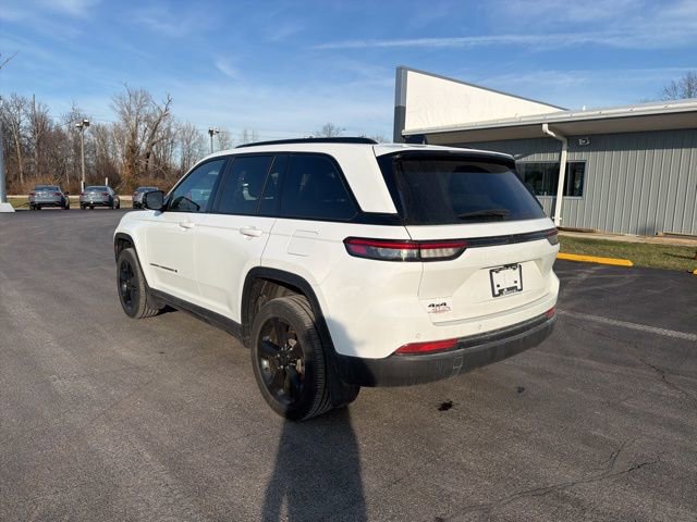 Used 2023 Jeep Grand Cherokee Altitude image 3