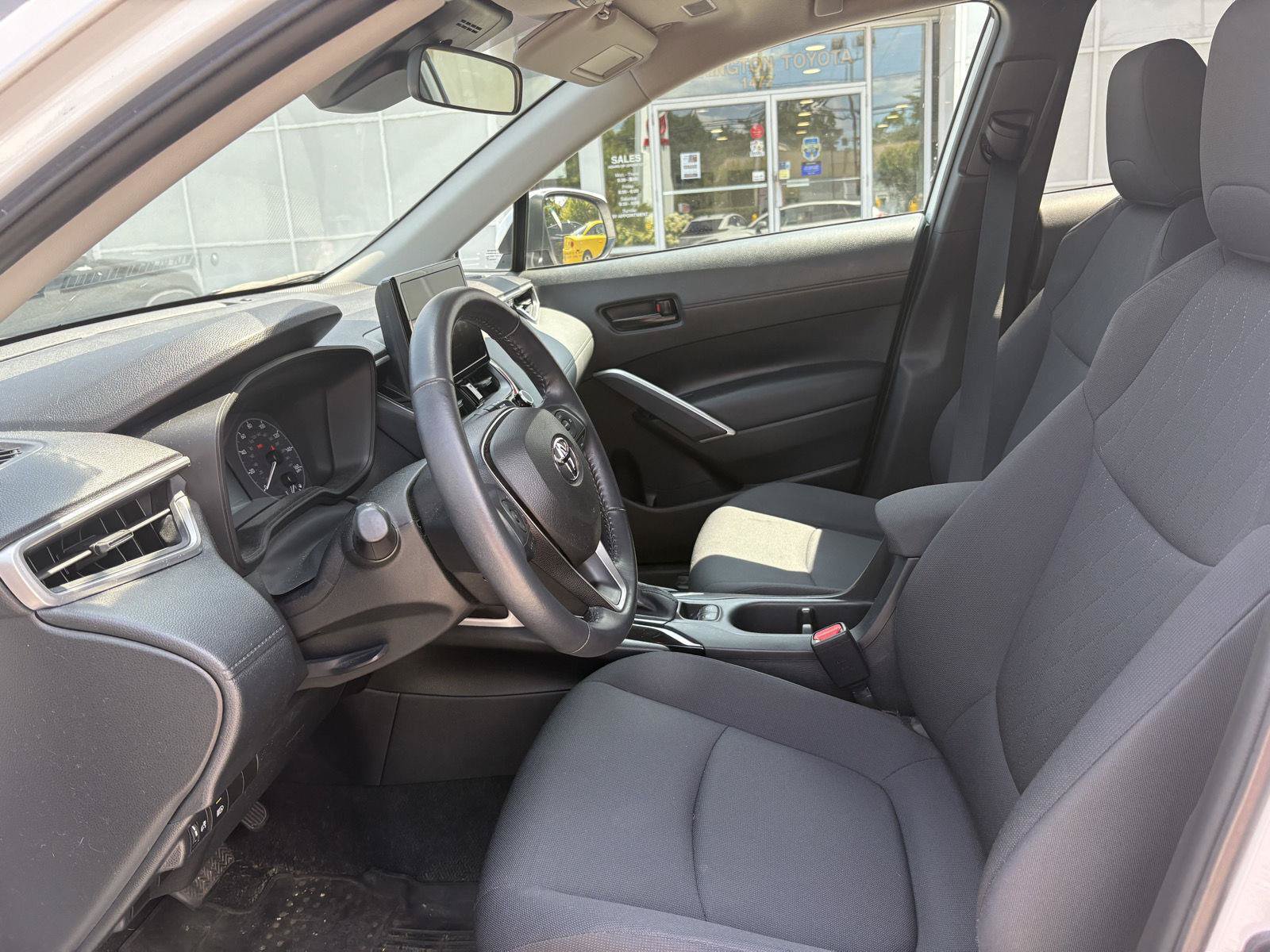 Used 2023 Toyota Corolla Cross LE AWD/4WD image 10