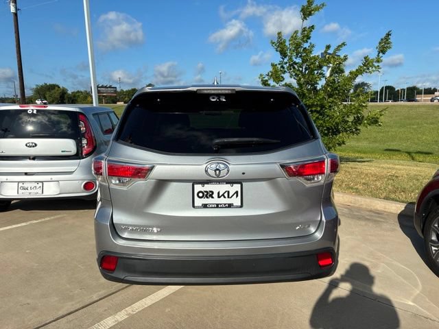 Used 2016 Toyota Highlander XLE FWD image 2