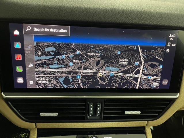 Used 2023 Porsche Cayenne w/ Premium Package image 40