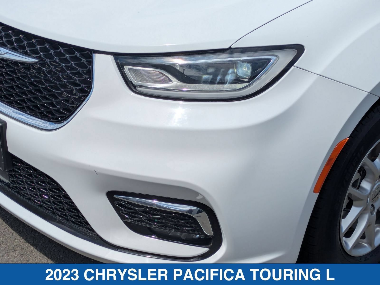 Used 2023 Chrysler Pacifica Touring-L FWD image 10