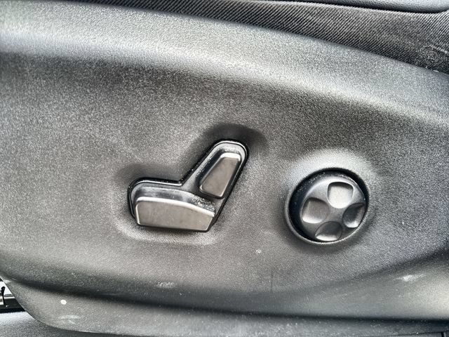 Used 2025 Chrysler Pacifica Select FWD image 12