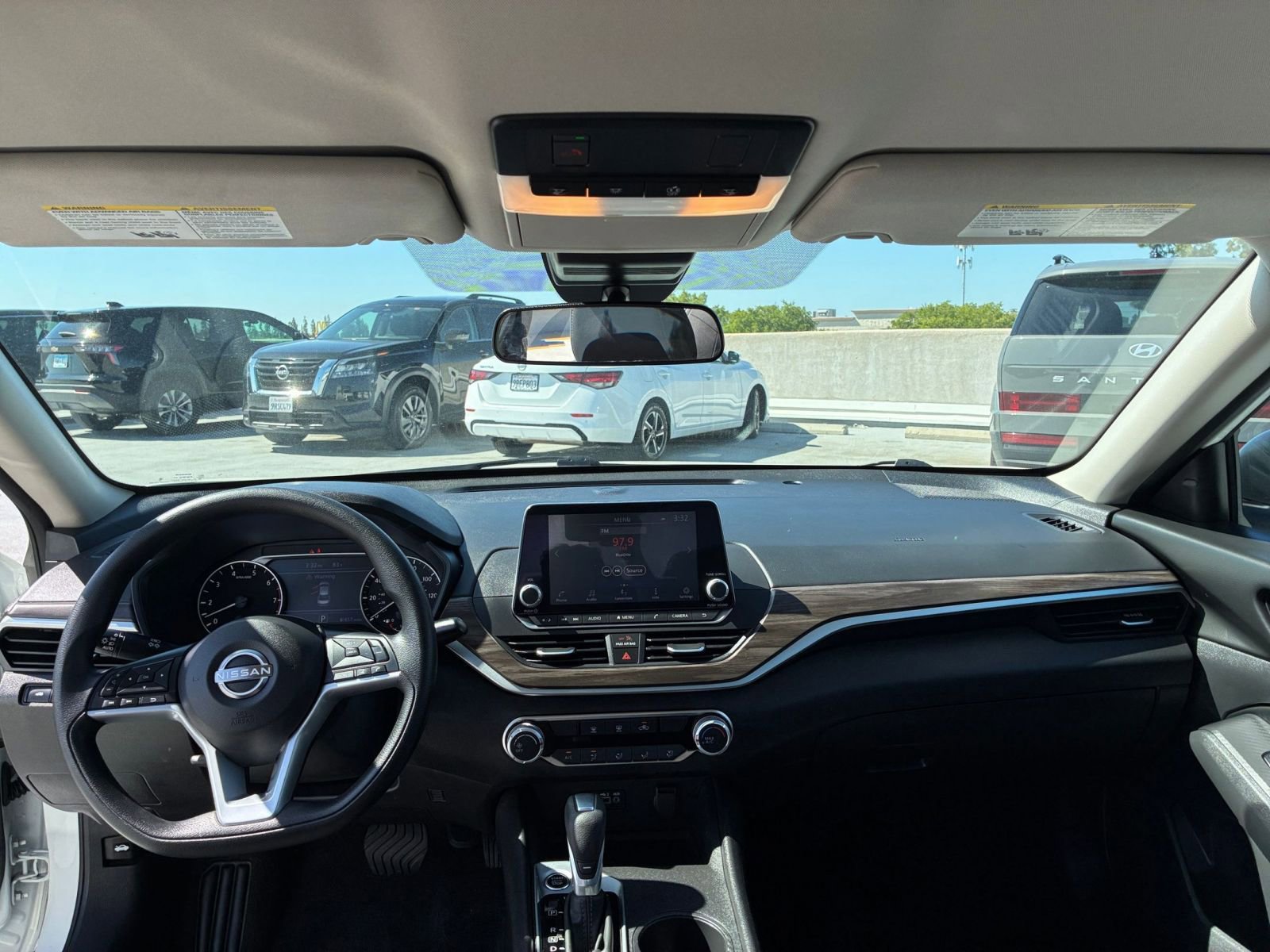 Used 2025 Nissan Altima 2.5 SV FWD image 33