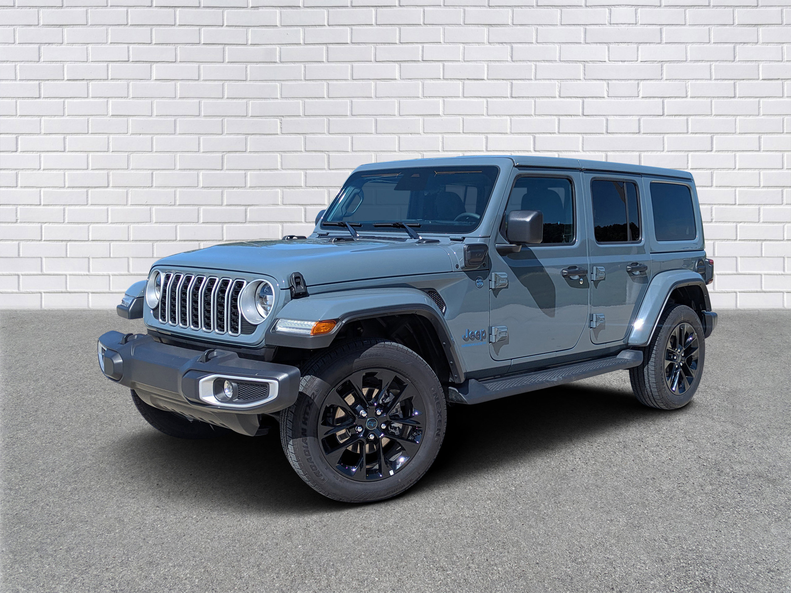 Used 2025 Jeep Wrangler Unlimited Sahara AWD/4WD image 1