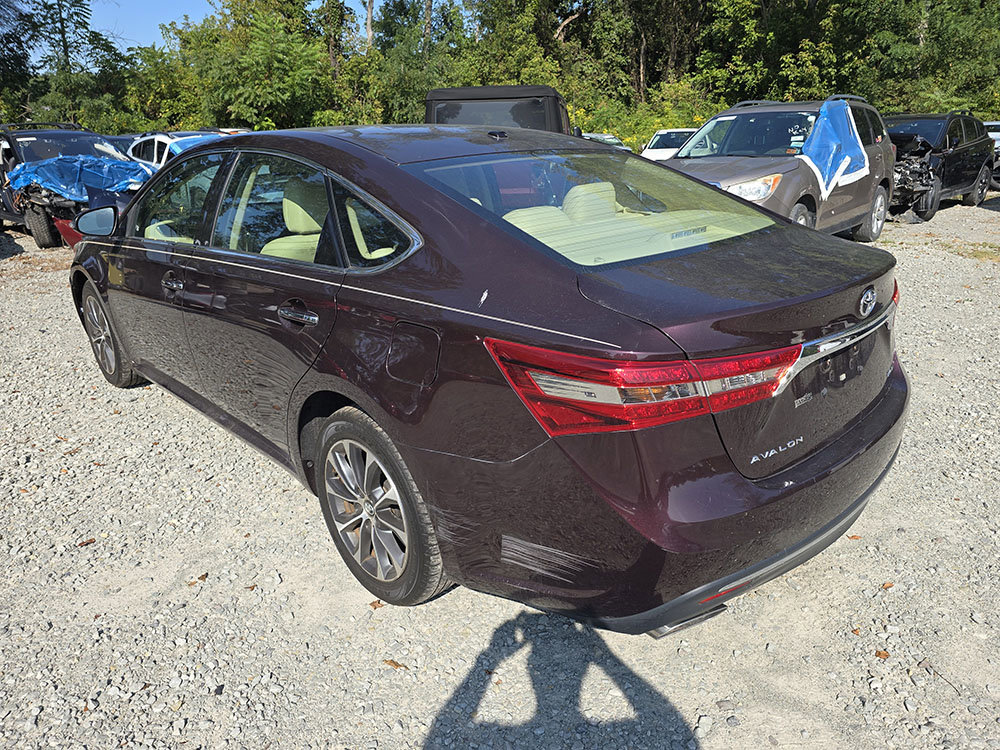 Used 2017 Toyota Avalon XLE Premium w/ Carpet Mat Package FWD image 2