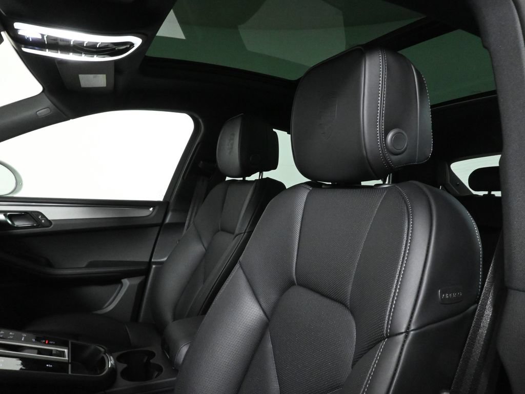 Used 2026 Porsche Macan AWD/4WD image 15