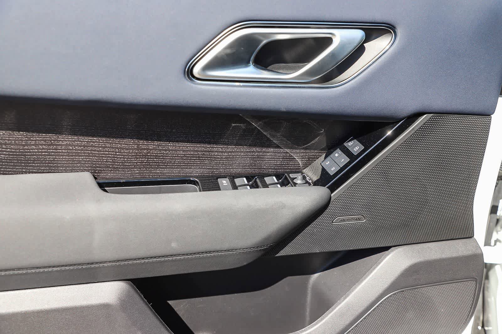 Certified 2025 Land Rover Range Rover Velar Dynamic SE AWD/4WD image 20