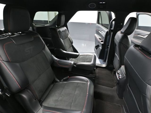 Used 2025 Ford Explorer ST image 49