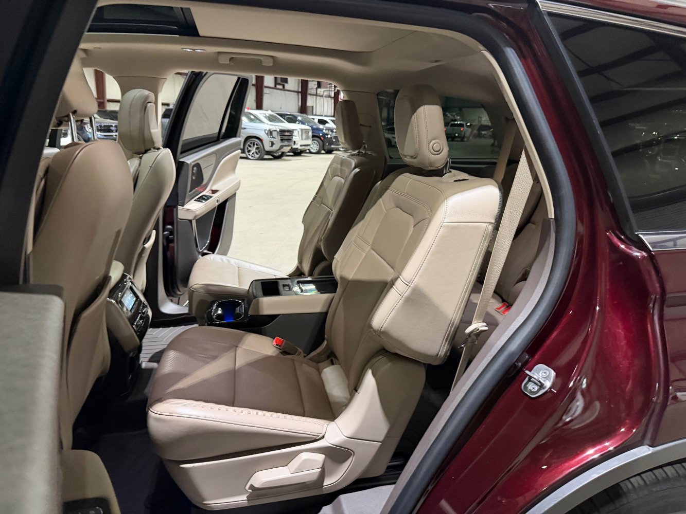 Used 2020 Lincoln Aviator Reserve w/ Equipment Group 201A AWD/4WD image 18