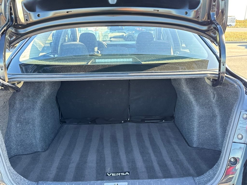Used 2023 Nissan Versa SV image 12