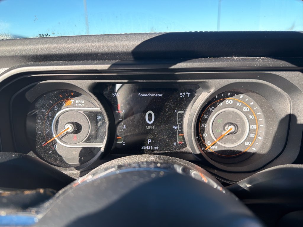 Used 2024 Jeep Wrangler Unlimited Sahara w/ Technology Group AWD/4WD image 24