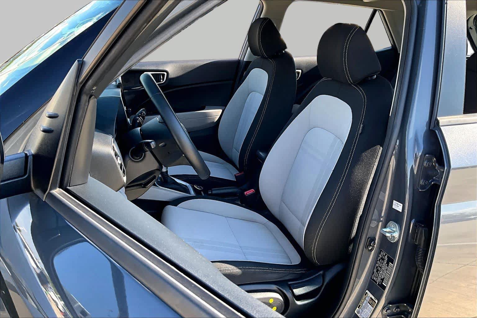 Certified 2023 Hyundai Venue SEL FWD image 8