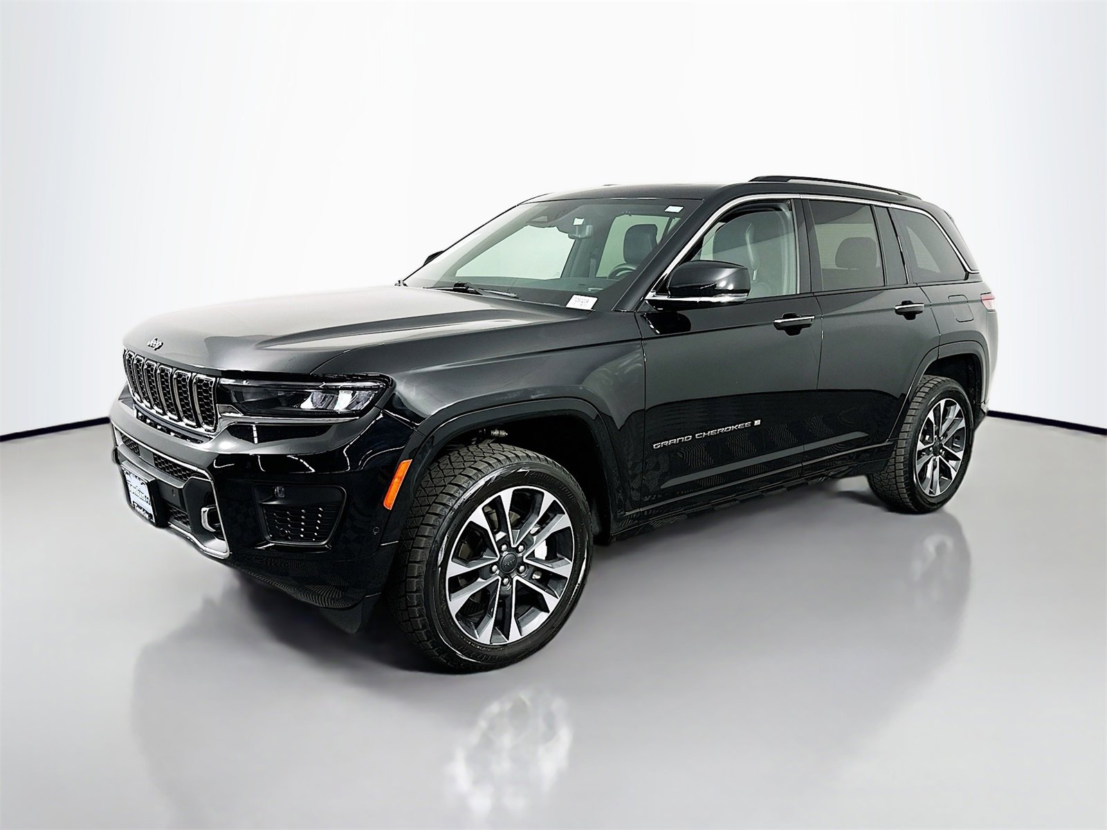 Used 2022 Jeep Grand Cherokee Overland w/ Luxury Tech Group IV image 3