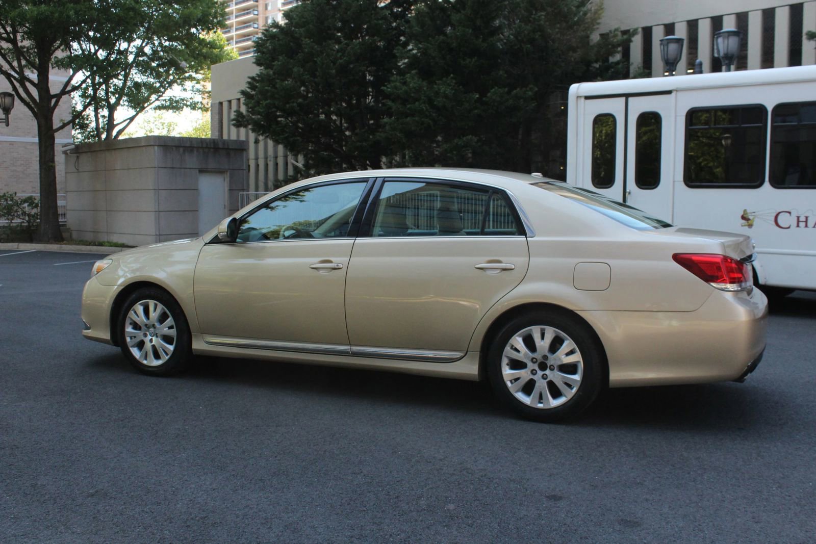 Used 2011 Toyota Avalon FWD image 9