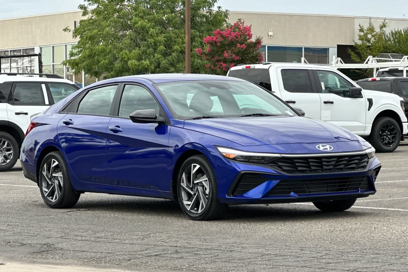 Used 2025 Hyundai Elantra Sport FWD image 9