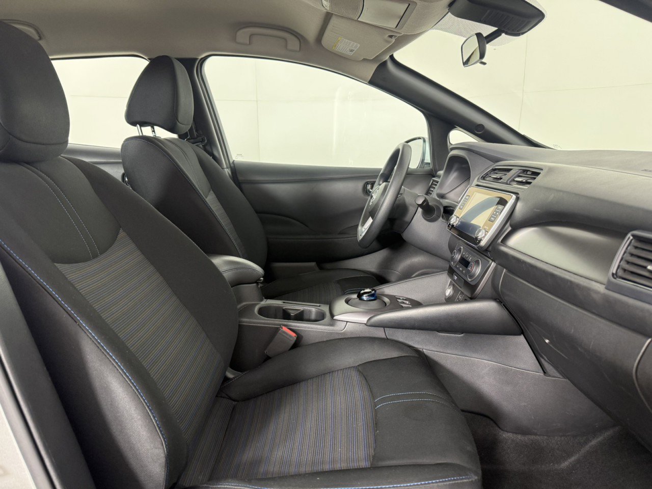 Used 2024 Nissan Leaf S image 10