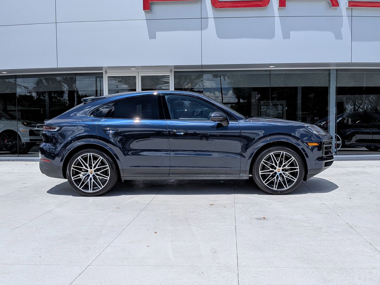 Certified 2024 Porsche Cayenne Coupe AWD/4WD image 8