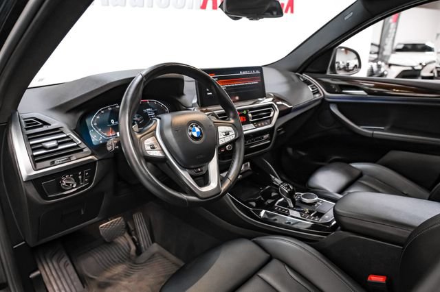 Used 2024 BMW X4 xDrive30i AWD/4WD image 3