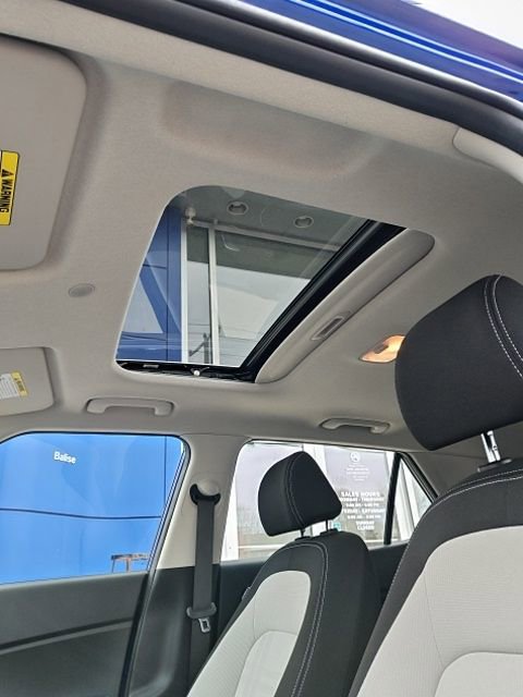 Used 2023 Hyundai Venue SEL image 25