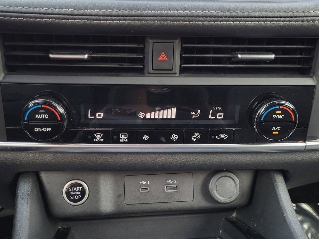 Used 2023 Nissan Rogue SV image 15