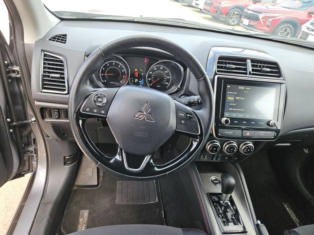 Used 2025 Mitsubishi Outlander Sport SE AWD/4WD image 17