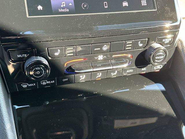 New 2025 Jeep Grand Cherokee L Altitude RWD image 18