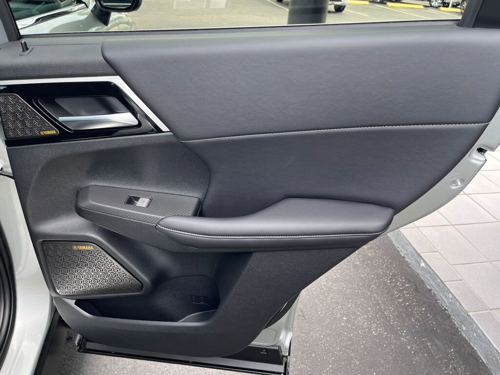 New 2025 Mitsubishi Outlander SE image 26