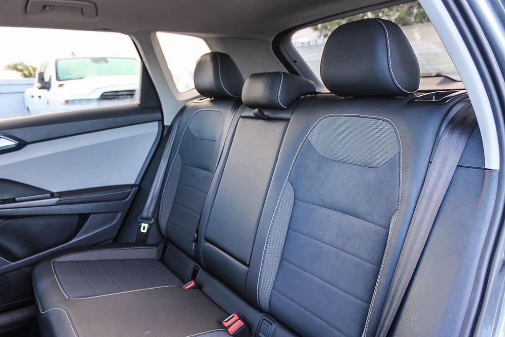 Used 2024 Volkswagen Taos SE FWD image 19