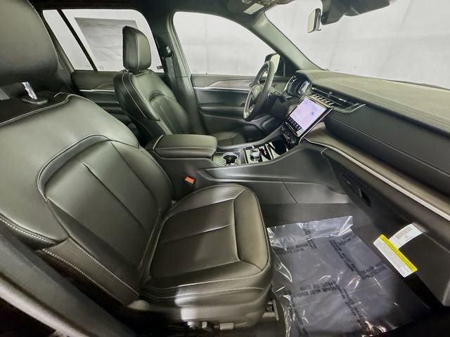 New 2025 Jeep Grand Cherokee Limited w/ Black Appearance Package image 28