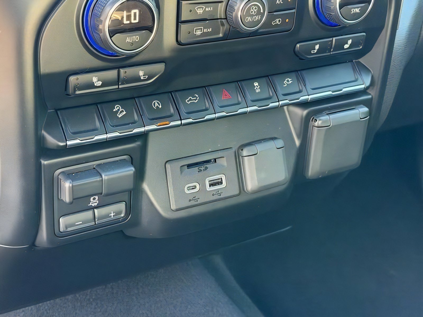 Used 2019 Chevrolet Silverado 1500 LT w/ All-Star Edition AWD/4WD image 28