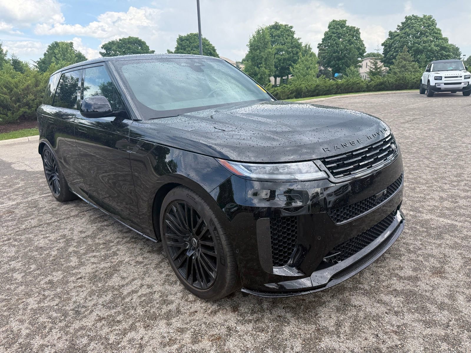 Used 2024 Land Rover Range Rover Sport AWD/4WD image 3