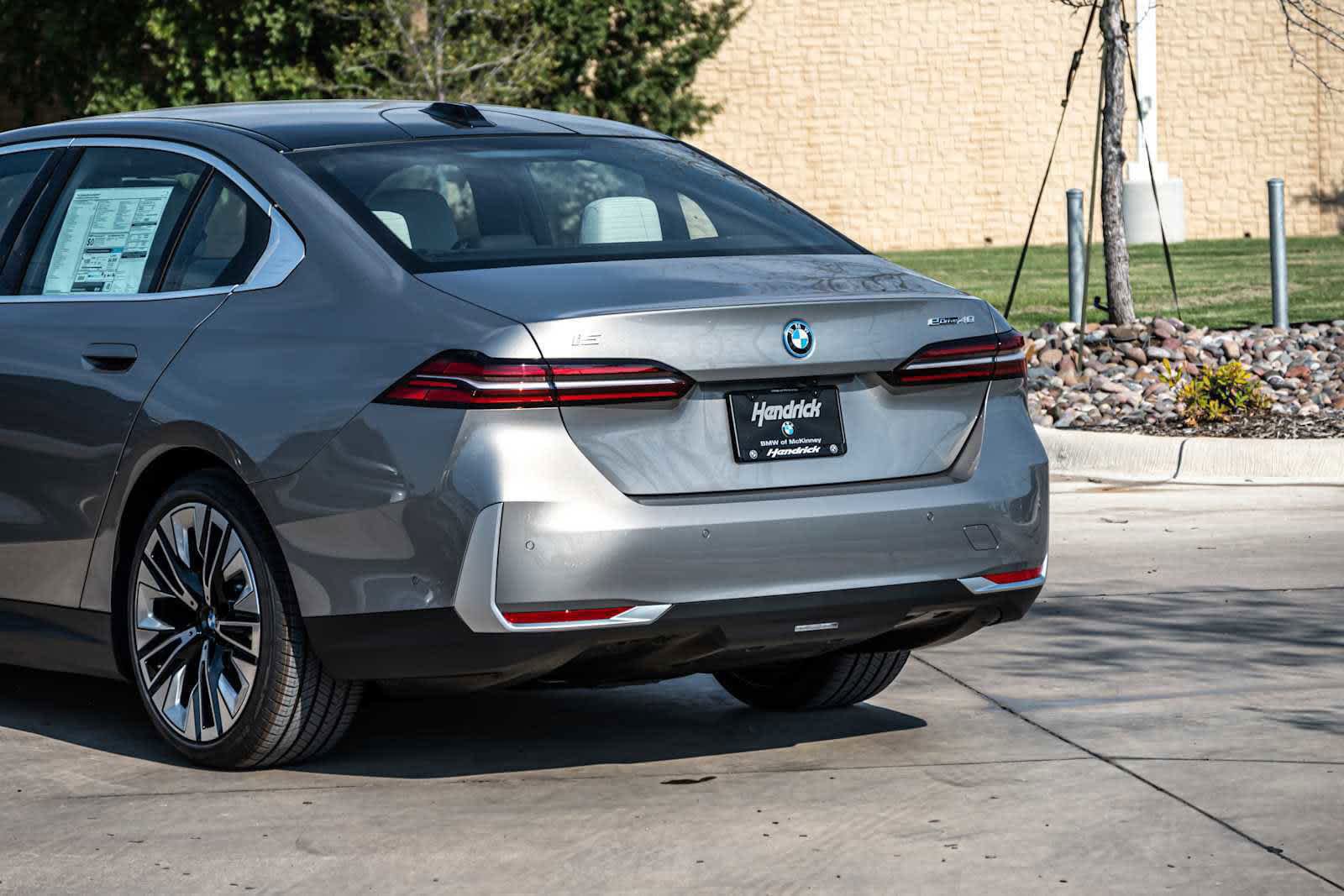 Used 2026 BMW i5 eDrive40 w/ Executive Package RWD image 5