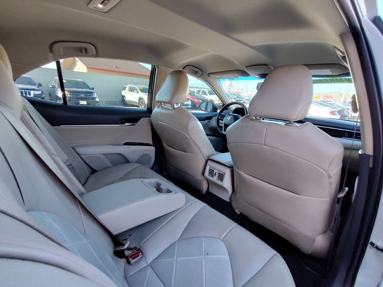 Used 2018 Toyota Camry XLE image 41