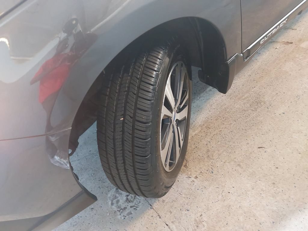 Used 2018 Subaru Outback 2.5i Limited AWD/4WD image 33