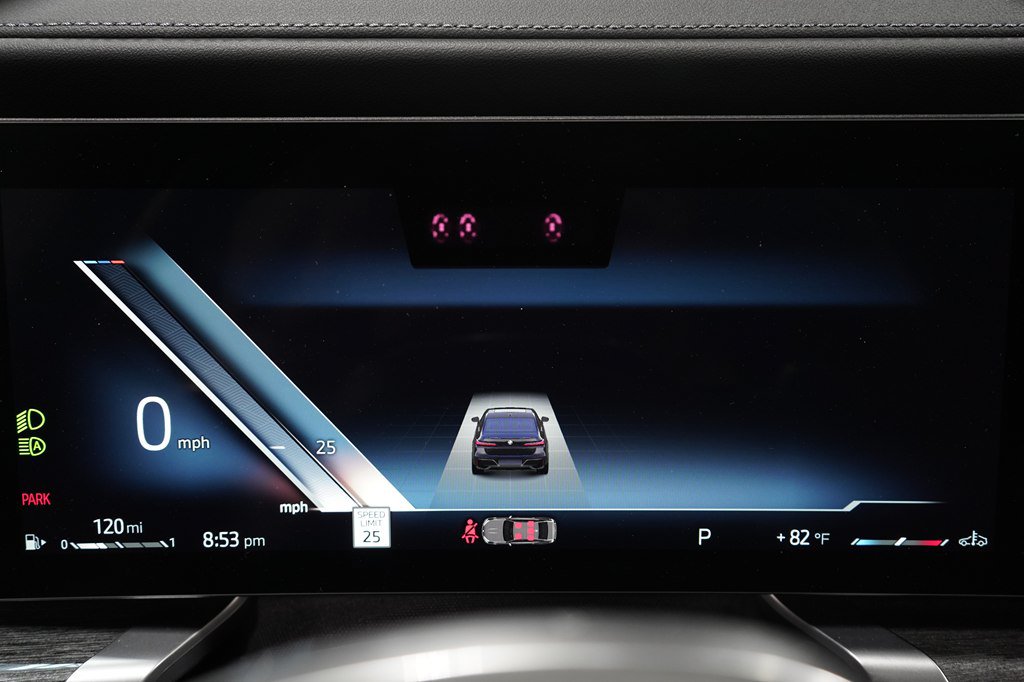 Used 2025 BMW 760i xDrive w/ Executive Package AWD/4WD image 17