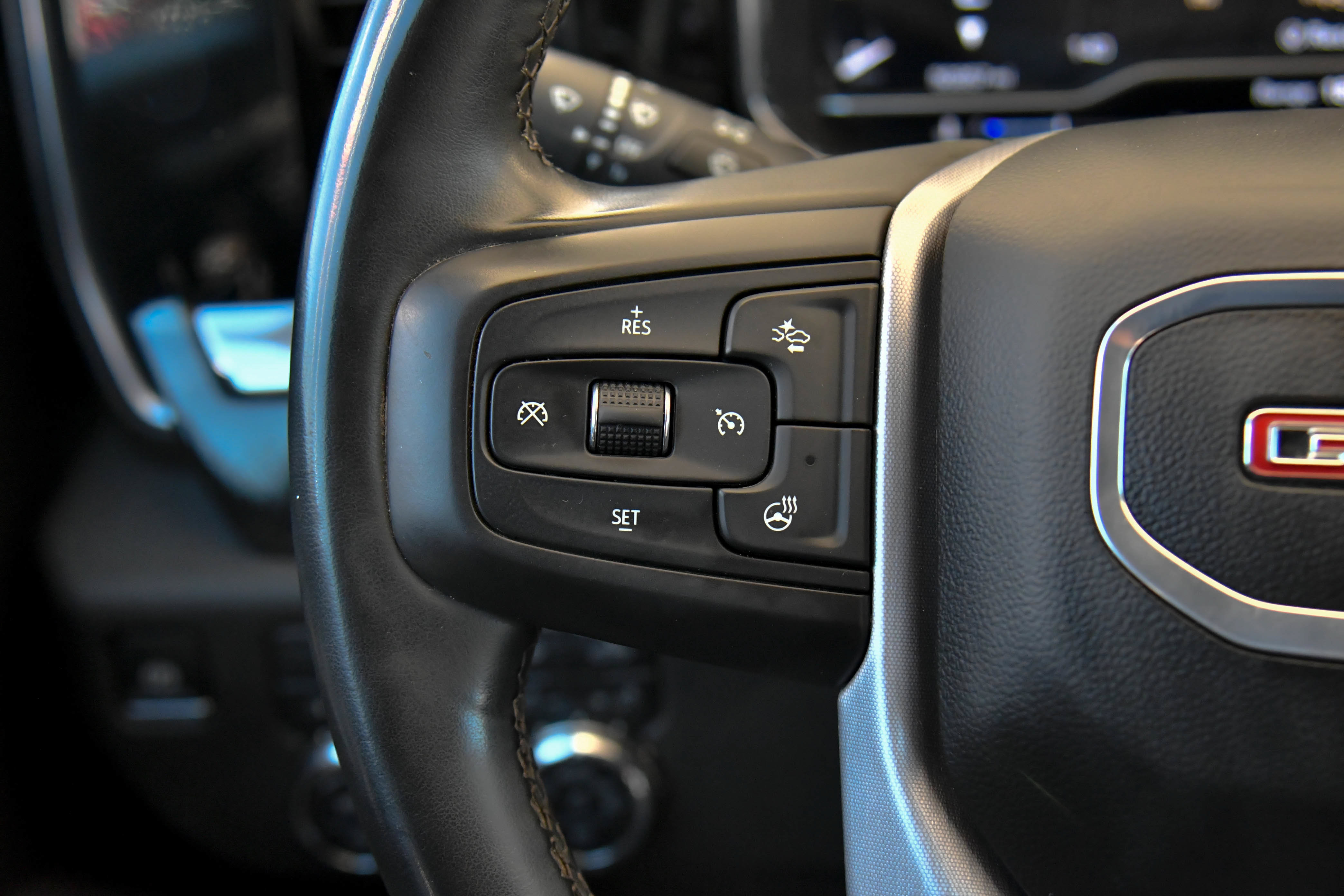 Used 2025 GMC Sierra 1500 SLT AWD/4WD image 34