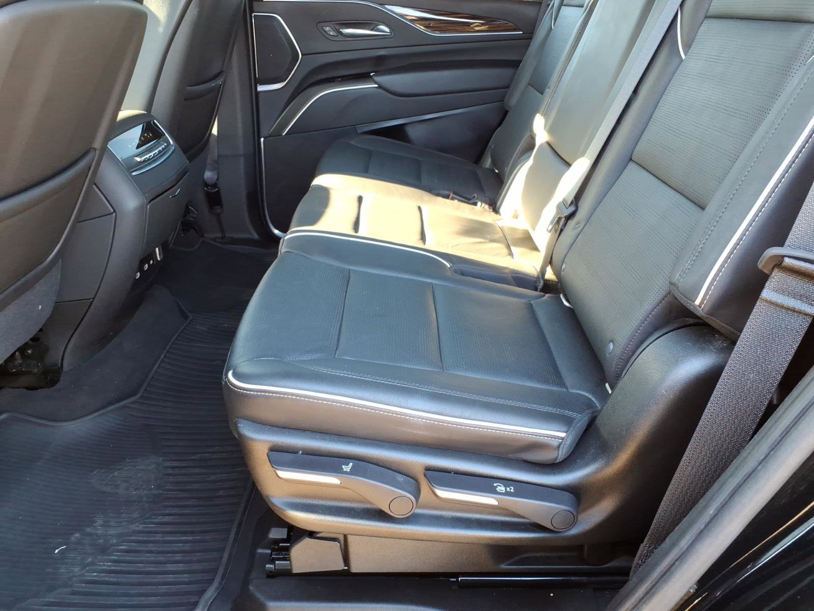 Used 2021 Cadillac Escalade Premium Luxury w/ Performance Package image 15