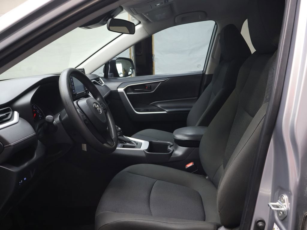 Used 2022 Toyota RAV4 LE image 19