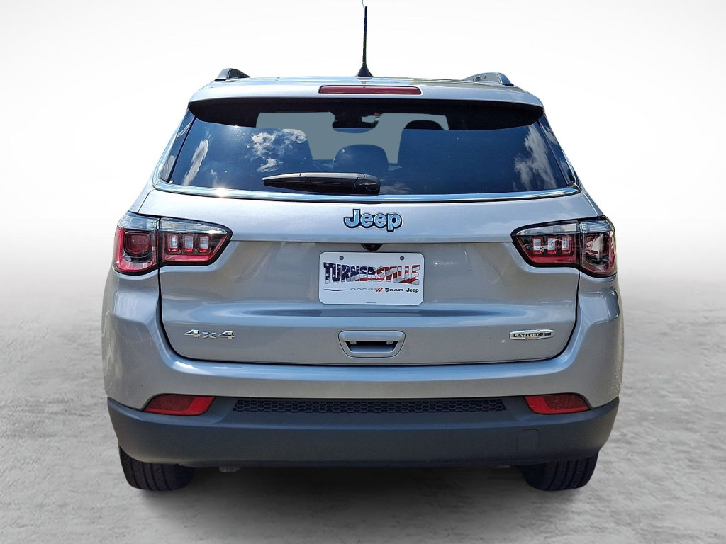 Used 2023 Jeep Compass Latitude AWD/4WD image 4