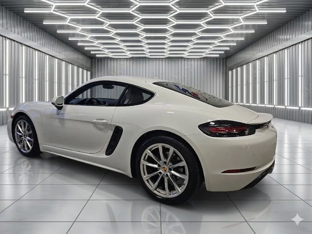 Used 2019 Porsche 718 Cayman RWD image 3