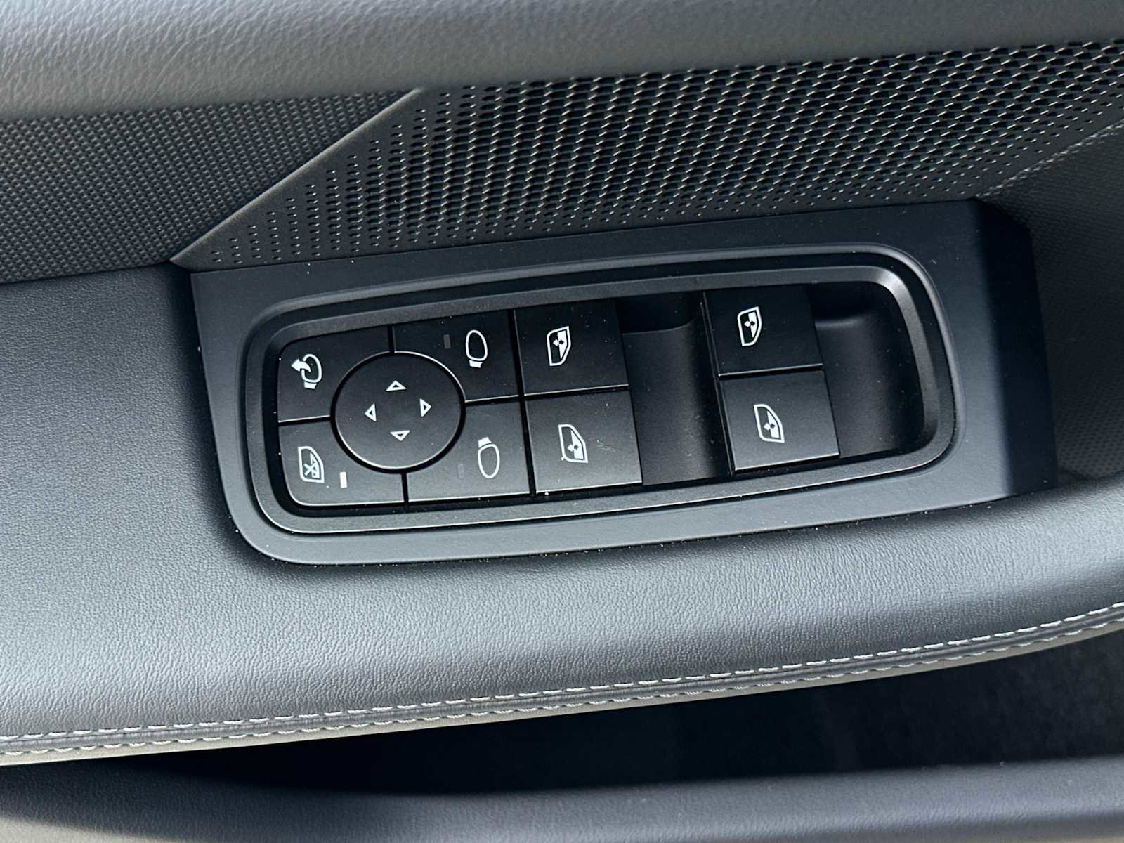 New 2025 Porsche Taycan image 13