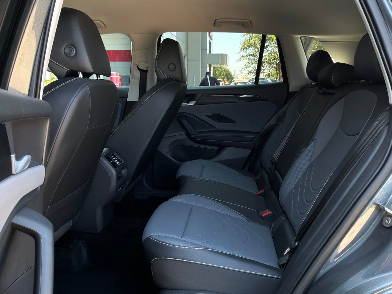 Used 2026 Volkswagen Tiguan SE FWD image 12