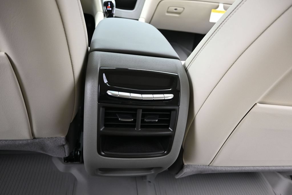 New 2026 Cadillac XT5 Premium Luxury w/ Driver Assist Package AWD/4WD image 15